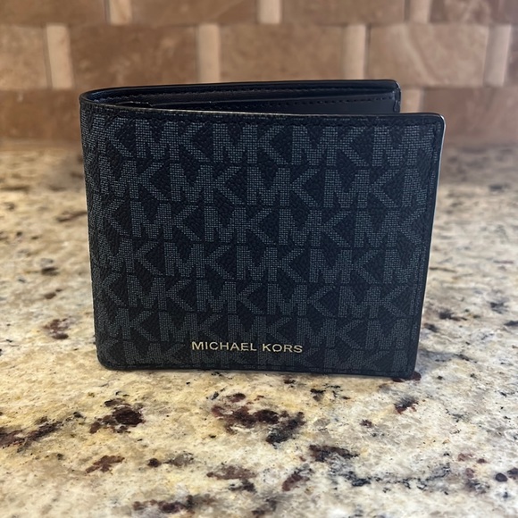 Brand new Michael Kors men’s wallet with tag. - Picture 2 of 8
